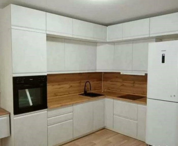 Модульная кухня Бруклин 2.4 x 2 м (Бетон белый) в Большой Ирбе - bolshaya-irba.mebel54.com | фото
