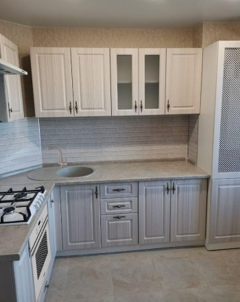 Модульная кухня Империя 1,8 м (Белый Эмалит/Серый) в Большой Ирбе - bolshaya-irba.mebel54.com | фото