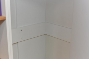 Шкаф угловой «Оксфорд» (Ривьера/Белый с рисунком) в Большой Ирбе - bolshaya-irba.mebel54.com | фото